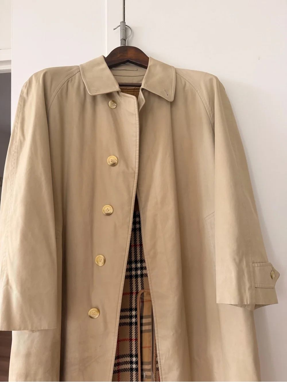 Vintage Burberrys Camel/Tan Labeled Coat with Black Logo Patch - Picture 7 of 7